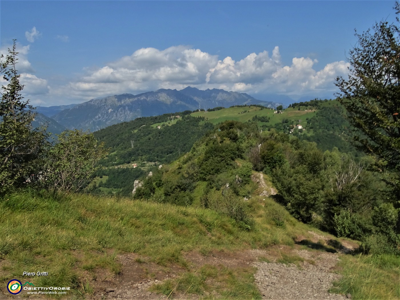 57 Dal Monte Corno discendo alla Big Bench 128.JPG